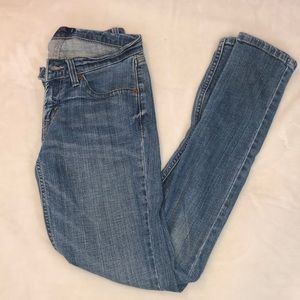 curvy cut Levi’s skinny jeans